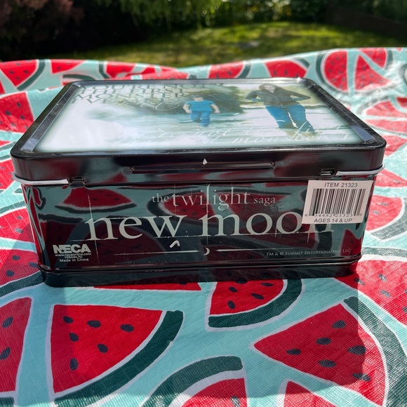 Twilight Collectible Lunch Box - Picture 3 of 5